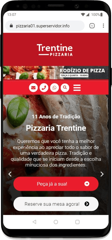 Site Pizzaria 01 visualizado em um smartphone mostrando responsividade.