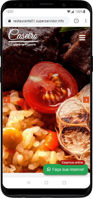 Versão mobile do site Restaurante 01 em um smartphone.