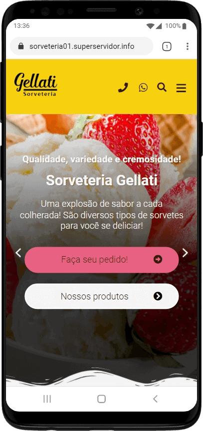 Site da sorveteria visualizado em um smartphone mostrando design responsivo.
